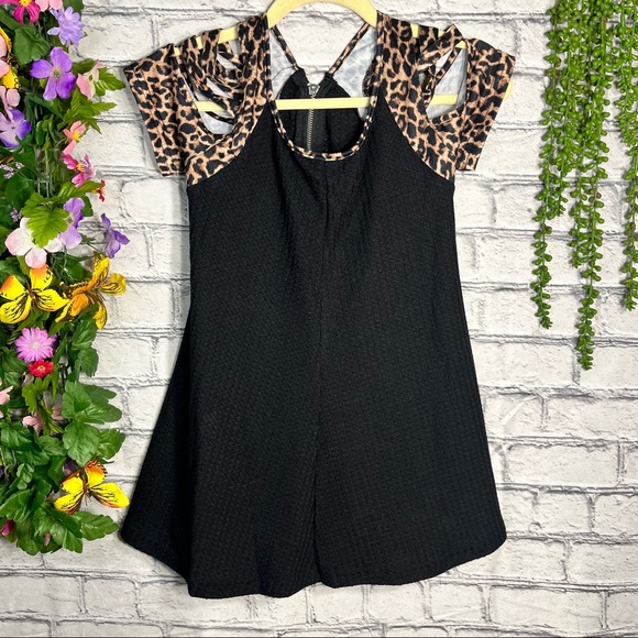 ||🌼3/$30🌼NWOT Black Waffle Short Sleeve Top Size Small - Picture 2 of 16